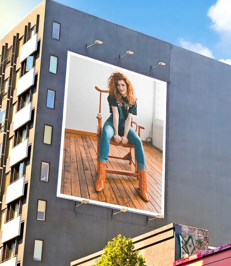 Efekt - Huge billboard with a picture of you