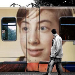 Фотоэффект - Достаточно известный для рекламы на поезде